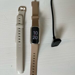 Fitbit Luxe gold